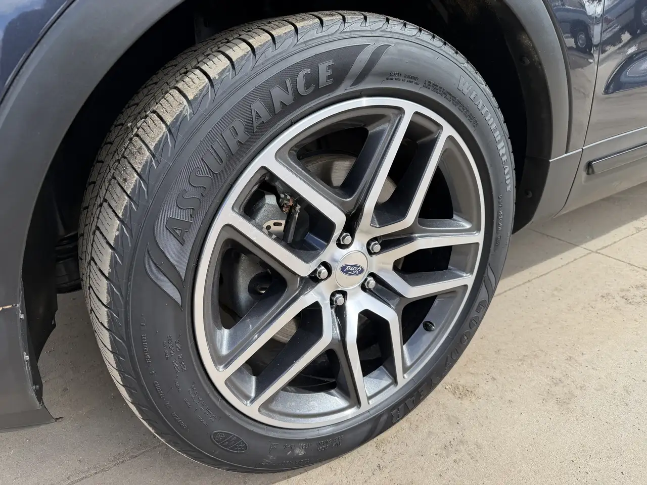 Ford Explorer photo Ford Explorer