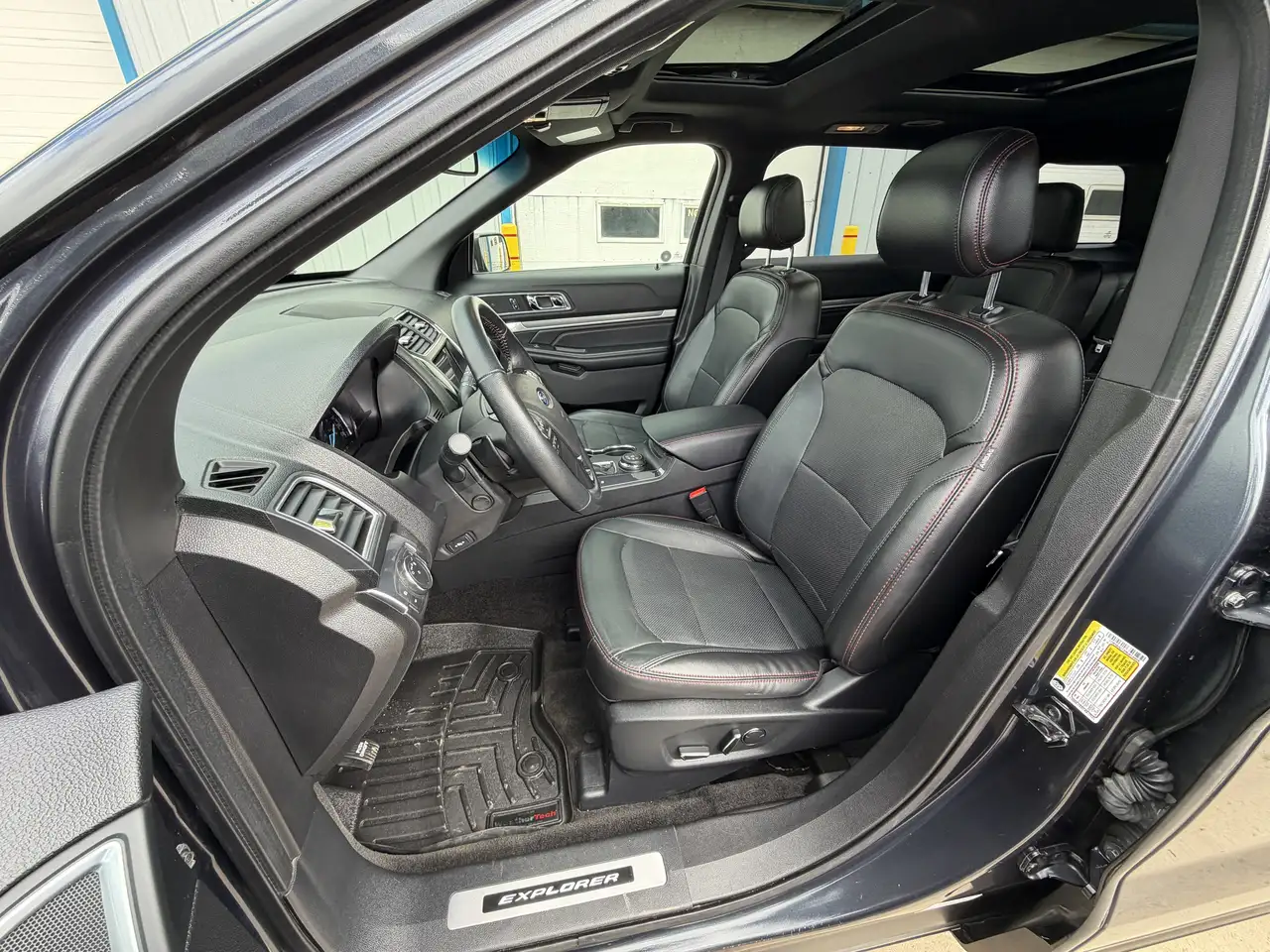 Ford Explorer photo Ford Explorer