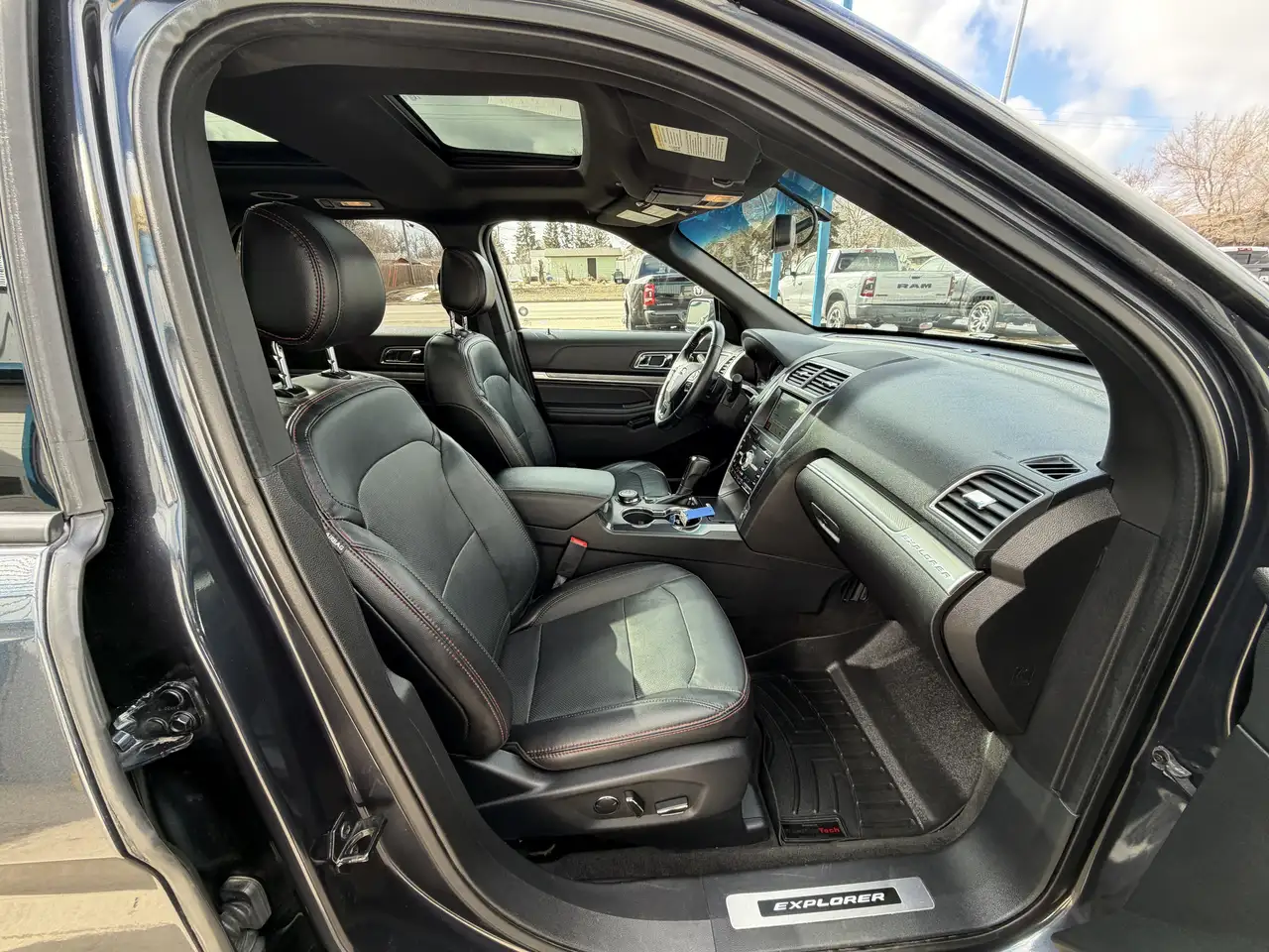 Ford Explorer photo Ford Explorer
