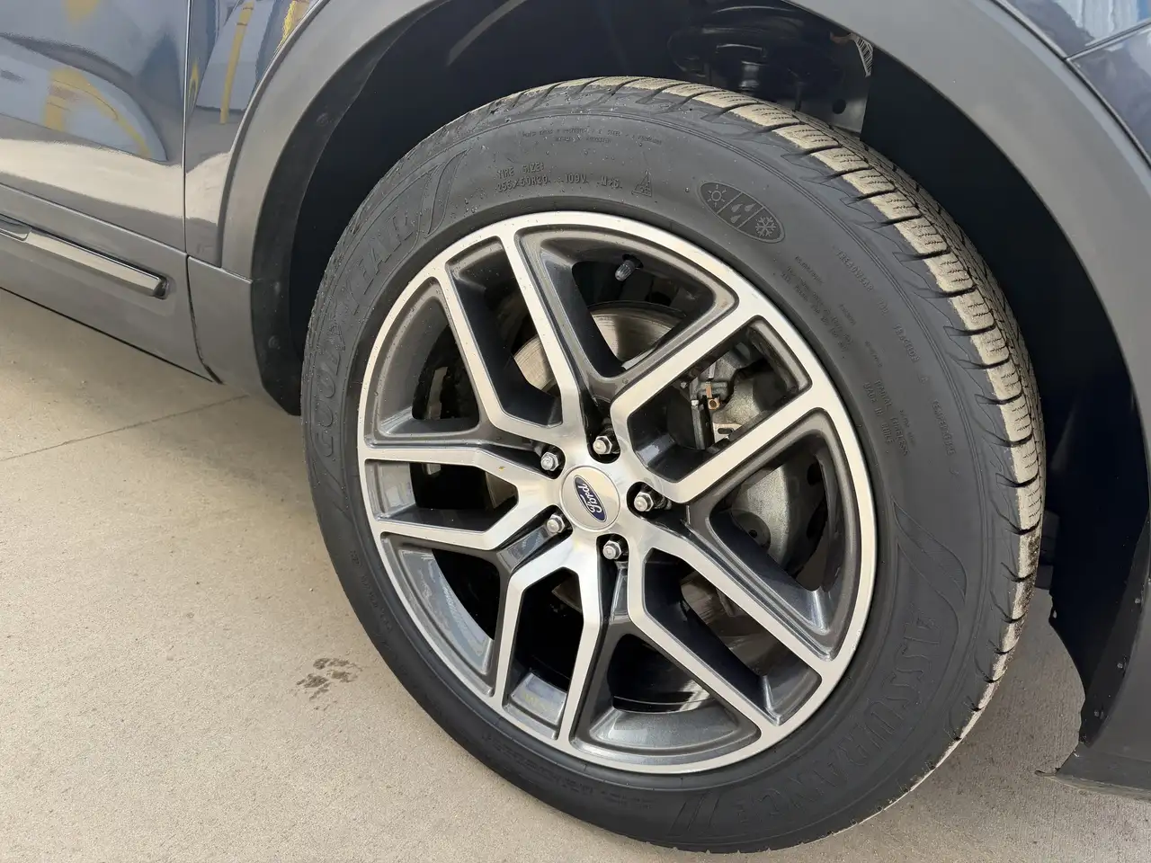 Ford Explorer photo Ford Explorer