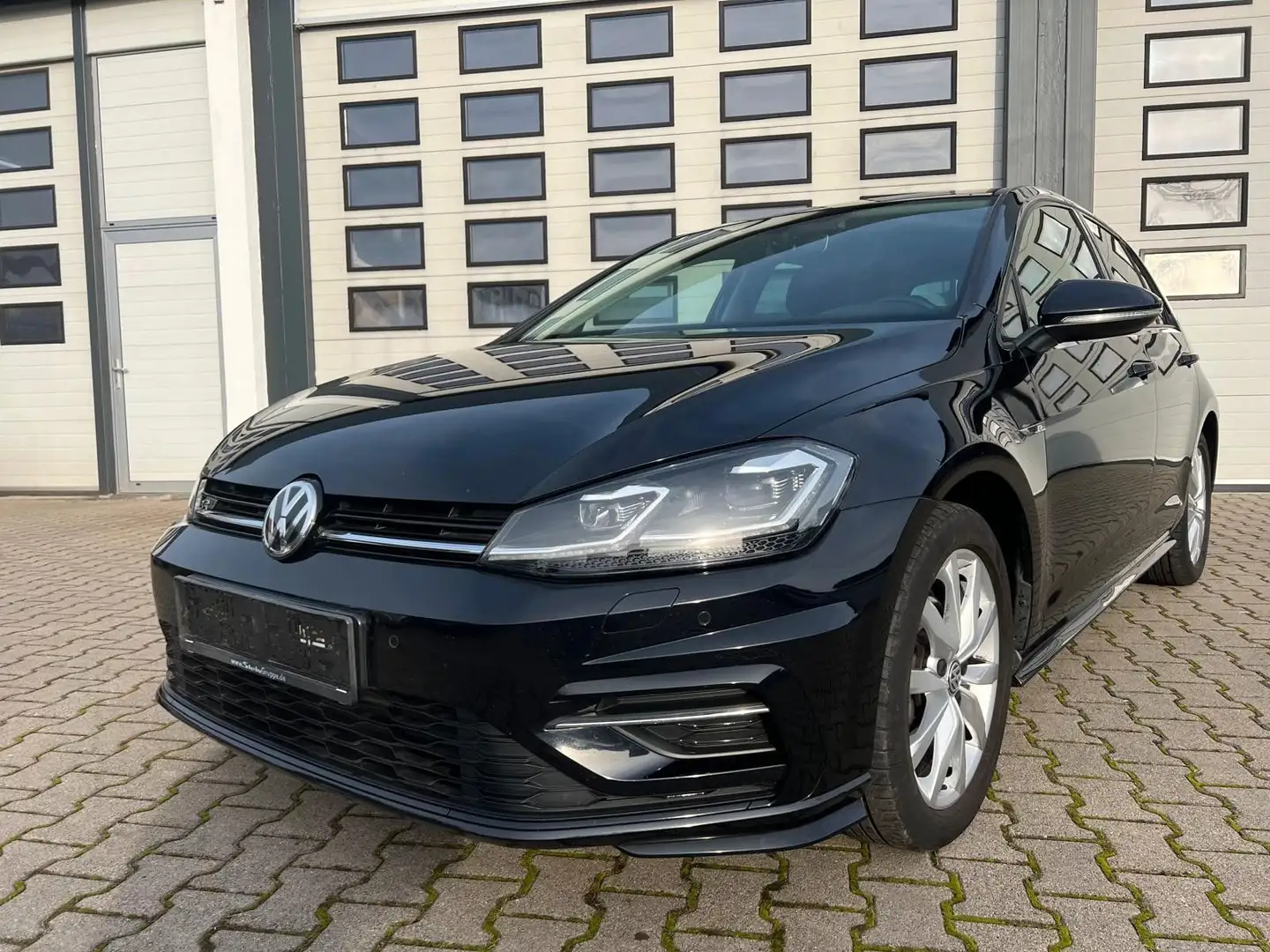 Volkswagen Golf VII Lim. Highline R-Line Schwarz - 2