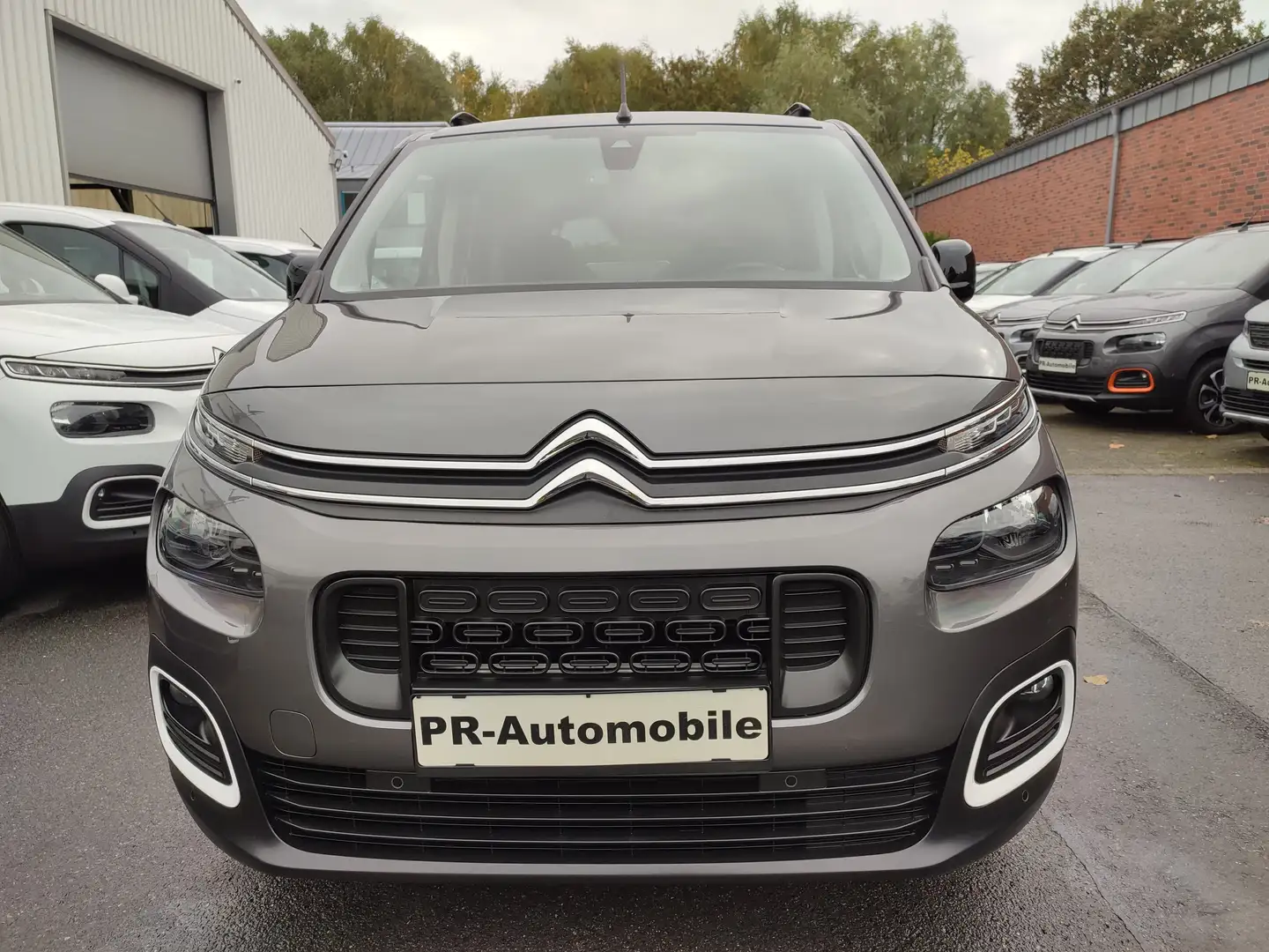 Citroen Berlingo 130 M EAT8 Klimaaut/Navi+Cam/Alu/PDC Grau - 2