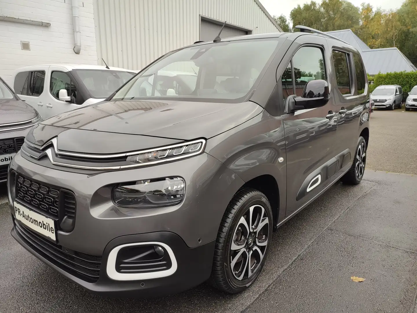 Citroen Berlingo 130 M EAT8 Klimaaut/Navi+Cam/Alu/PDC Grau - 1