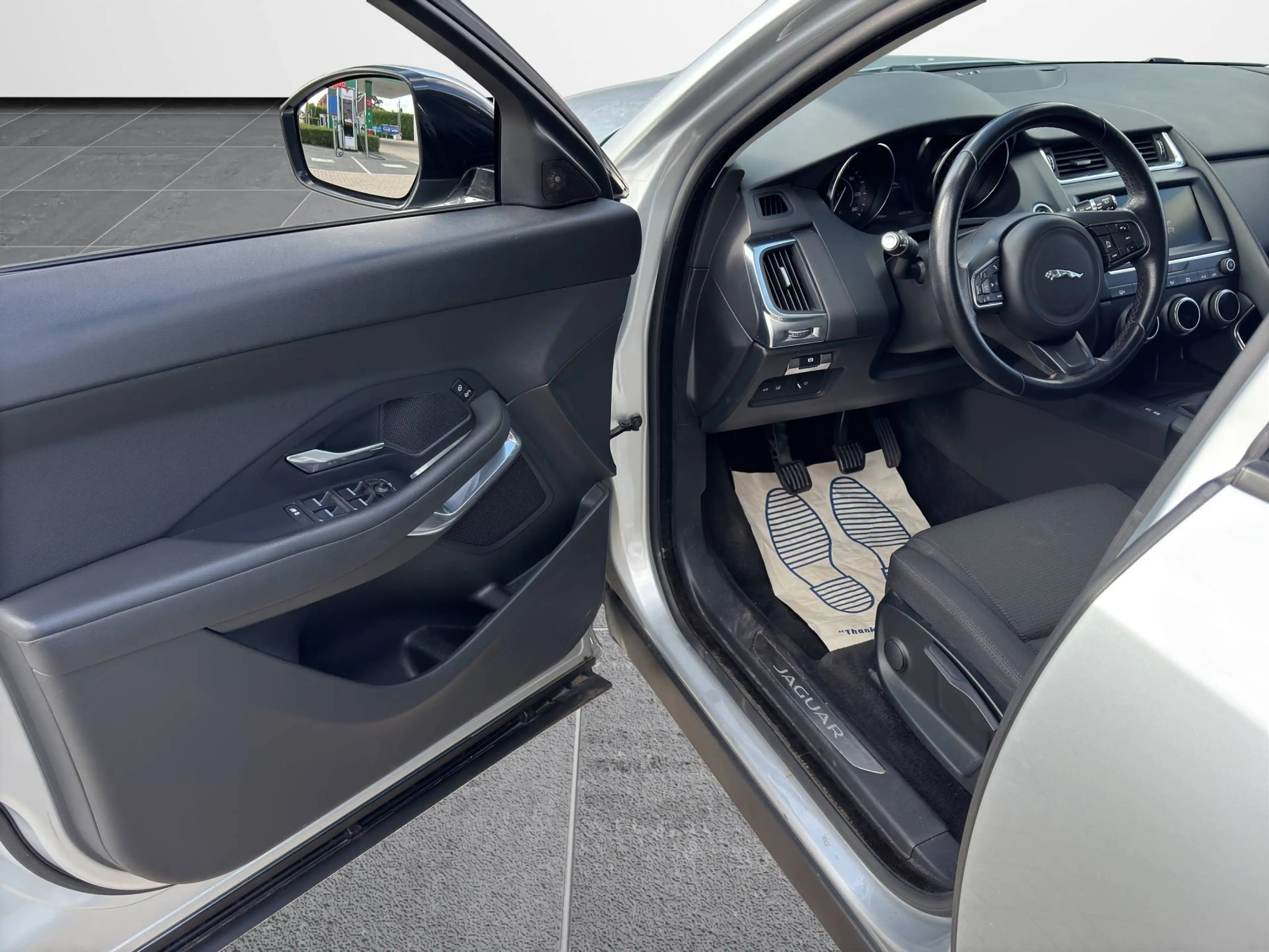 Jaguar E-Pace E-Pace 2.0 D (EU6.2) - *APPLE CARPLAY - ANDROID AUTO - LED - CAMERA - RIJMODI - AIRCO* — photo 15