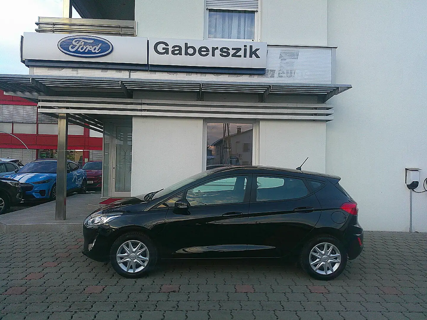 Ford Fiesta Trend 1,1 Start/Stop Schwarz - 2
