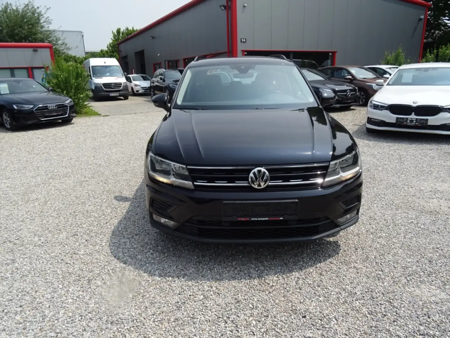 Volkswagen Tiguan Comfortline BMT Start-Stopp 2.0 TDI EU6d-T Schwarz - 2