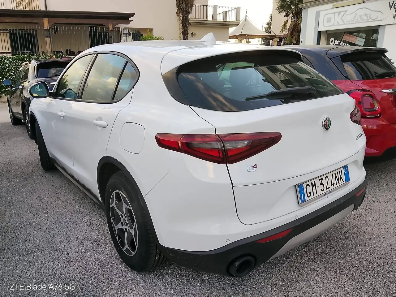 Alfa Romeo Stelvio 2023