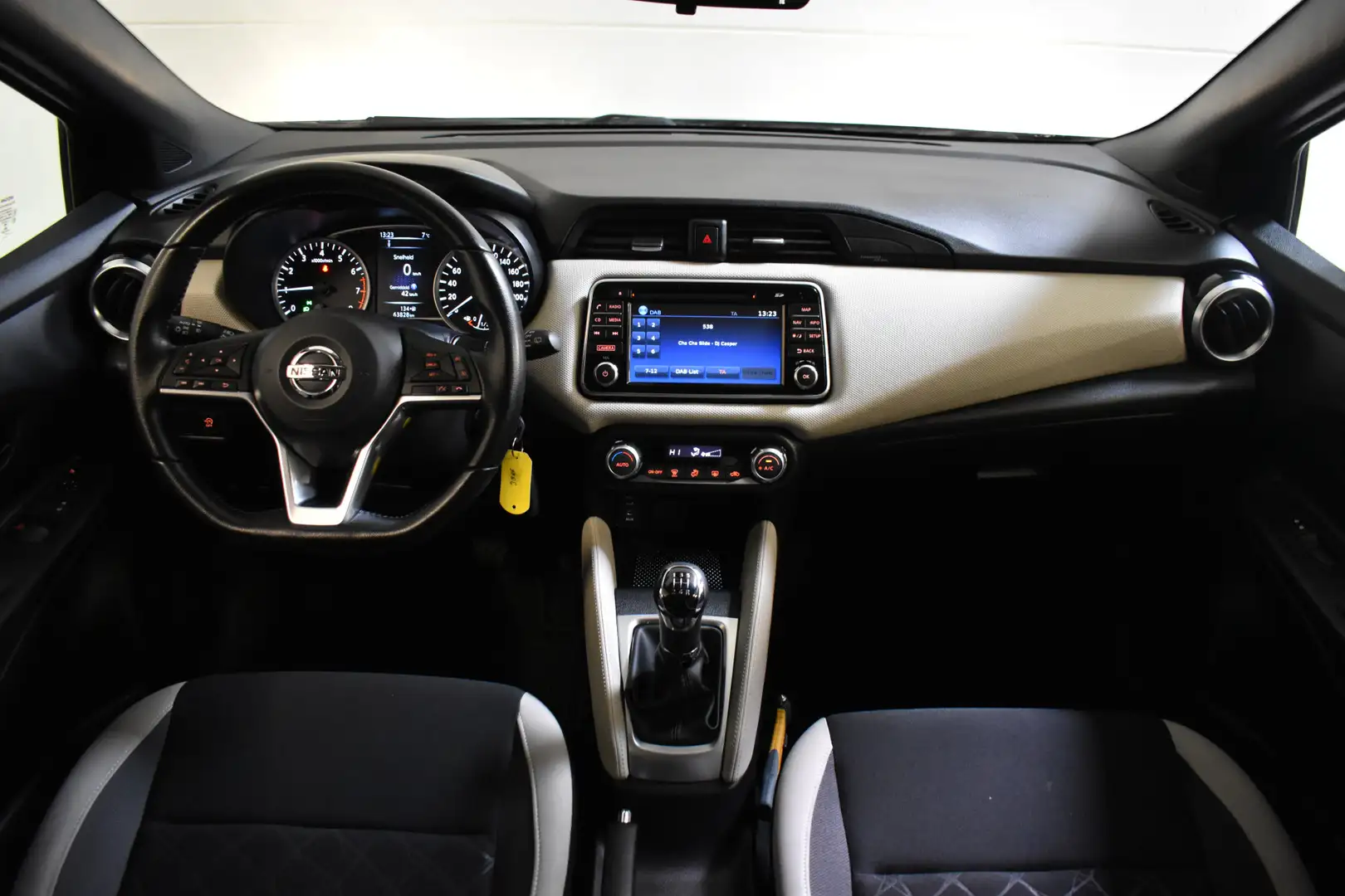 Nissan Micra 0.9 IG-T N-CONNECTA CRUISE/AIRCO/CAMERA Grijs - 2