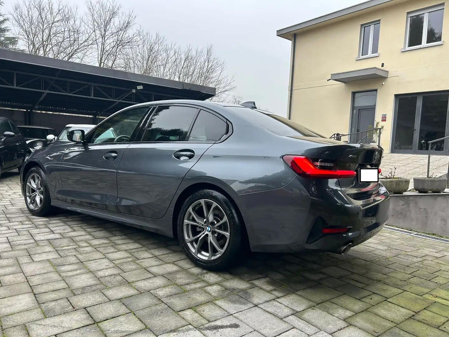 BMW 320 320d mhev 48V Sport auto NAVI LED PELLE CAMERA Grau - 2