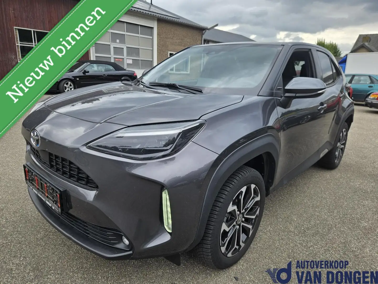 Toyota Yaris Cross 1.5 Dynamic | Hybrid | Carplay / Navi / Camera / K Grijs - 1