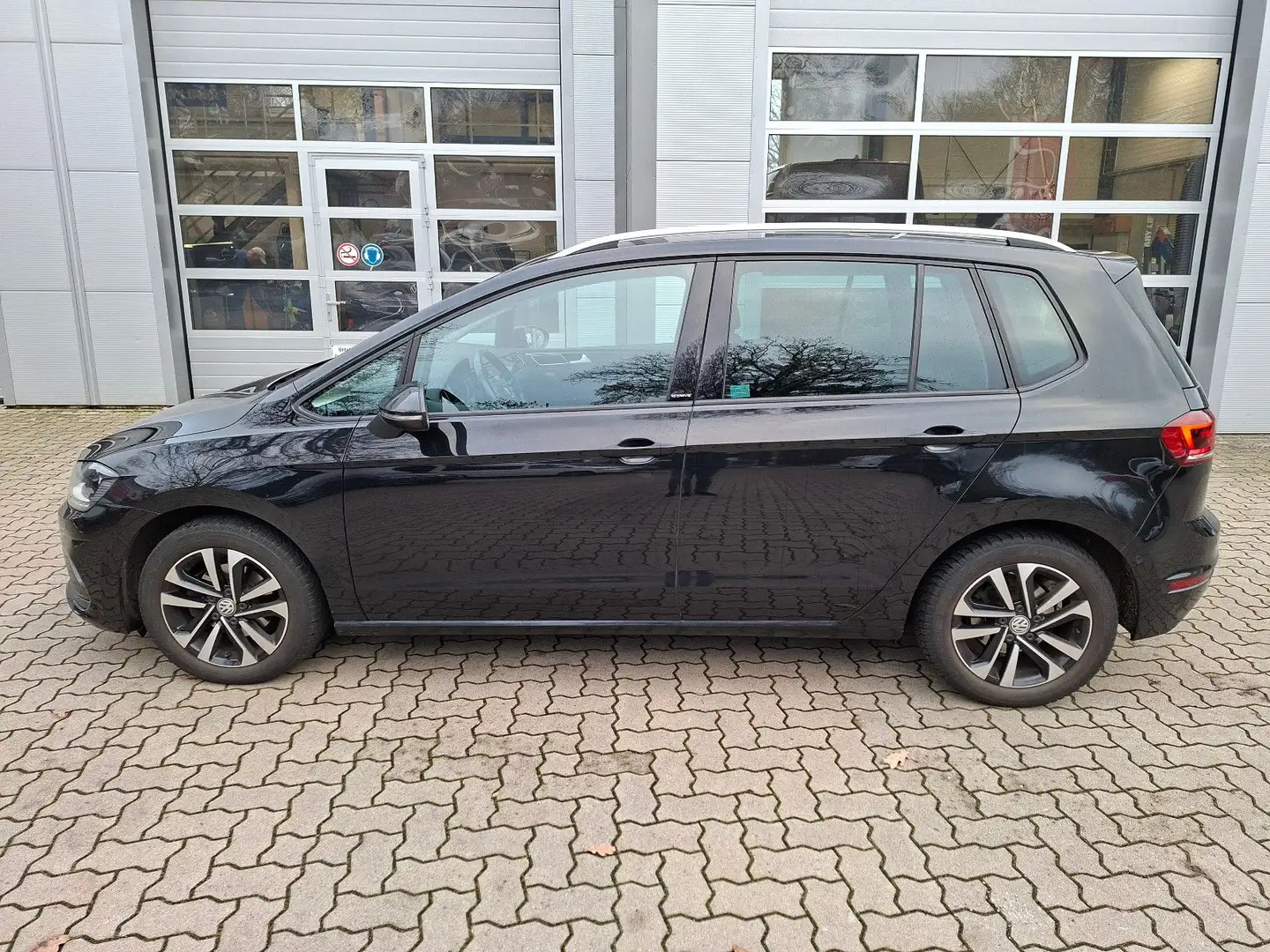 Volkswagen Golf Sportsvan 1.0 TSI IQ.DRIVE Schwarz - 2
