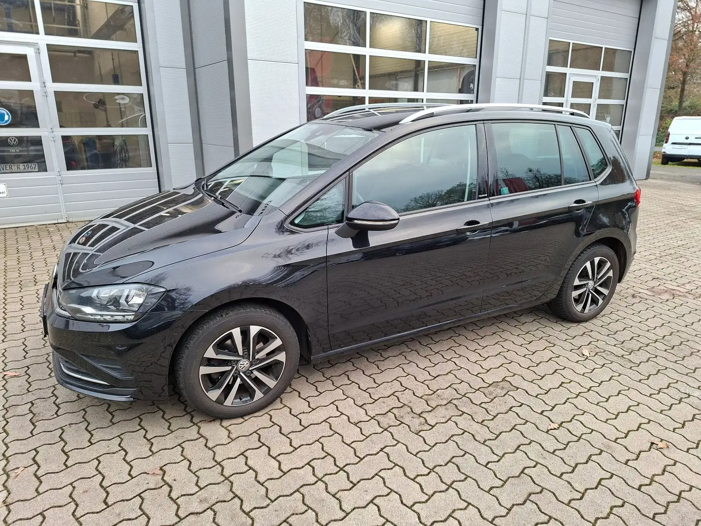 Volkswagen Golf Sportsvan 1.0 TSI IQ.DRIVE Schwarz - 1