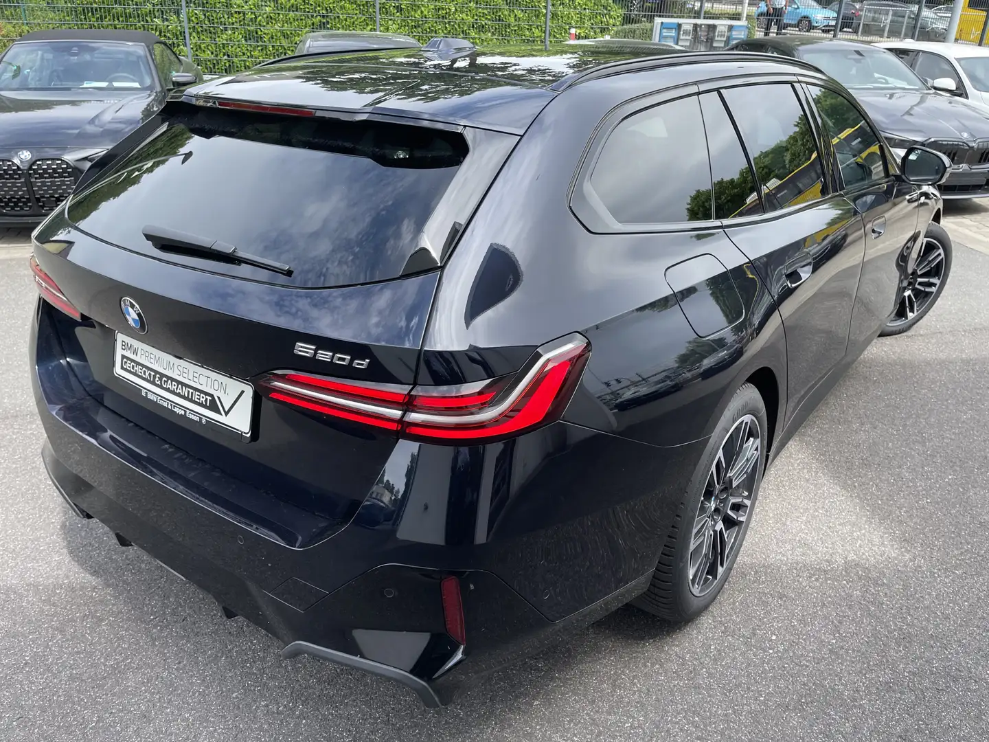 BMW 520 d Tour M Sport | 360 AHK Autobahnass Standhzg Nero - 2