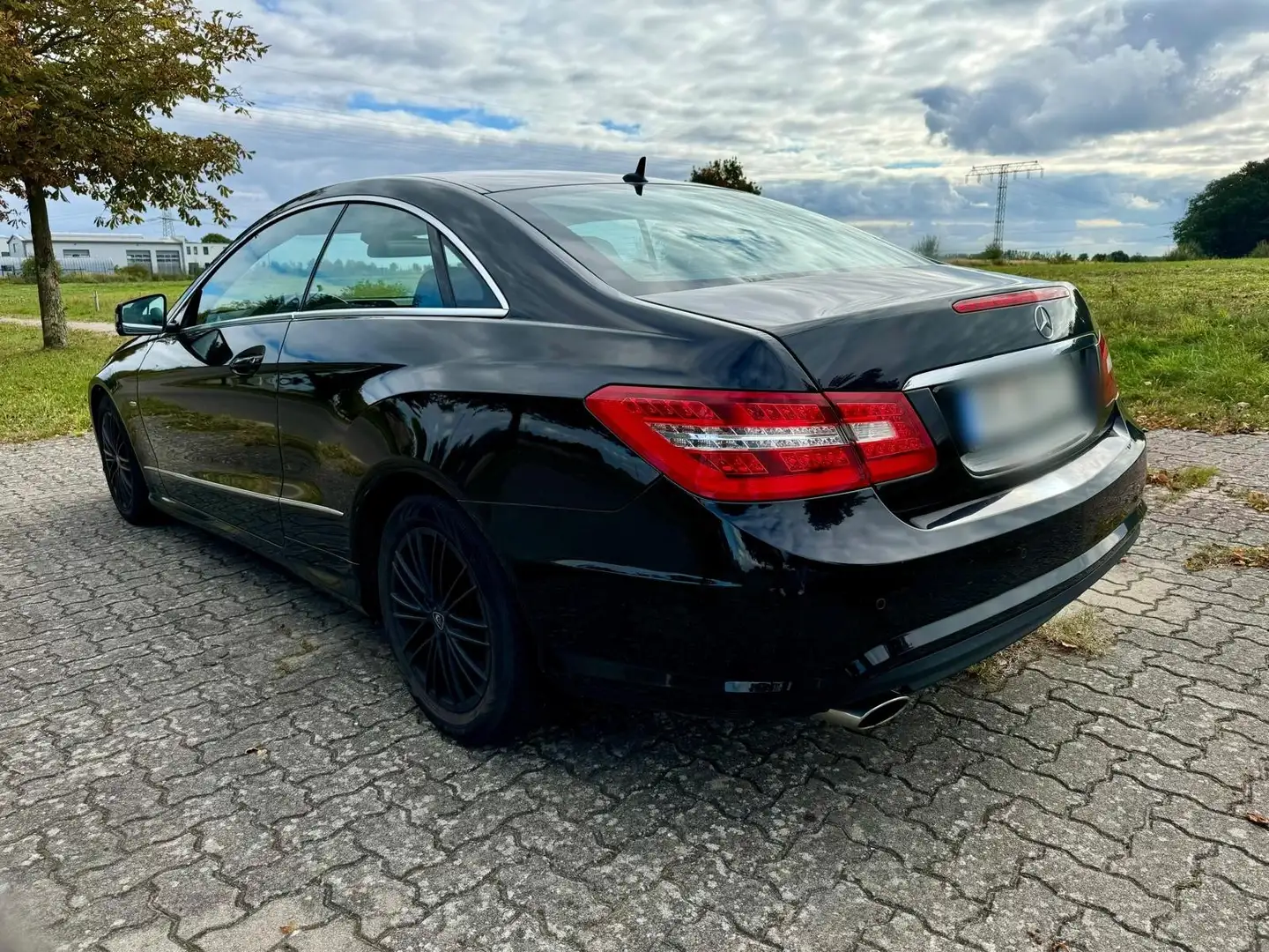 Mercedes-Benz E 200 CGI Coupe BlueEFFICIENCY Avantgarde - 2