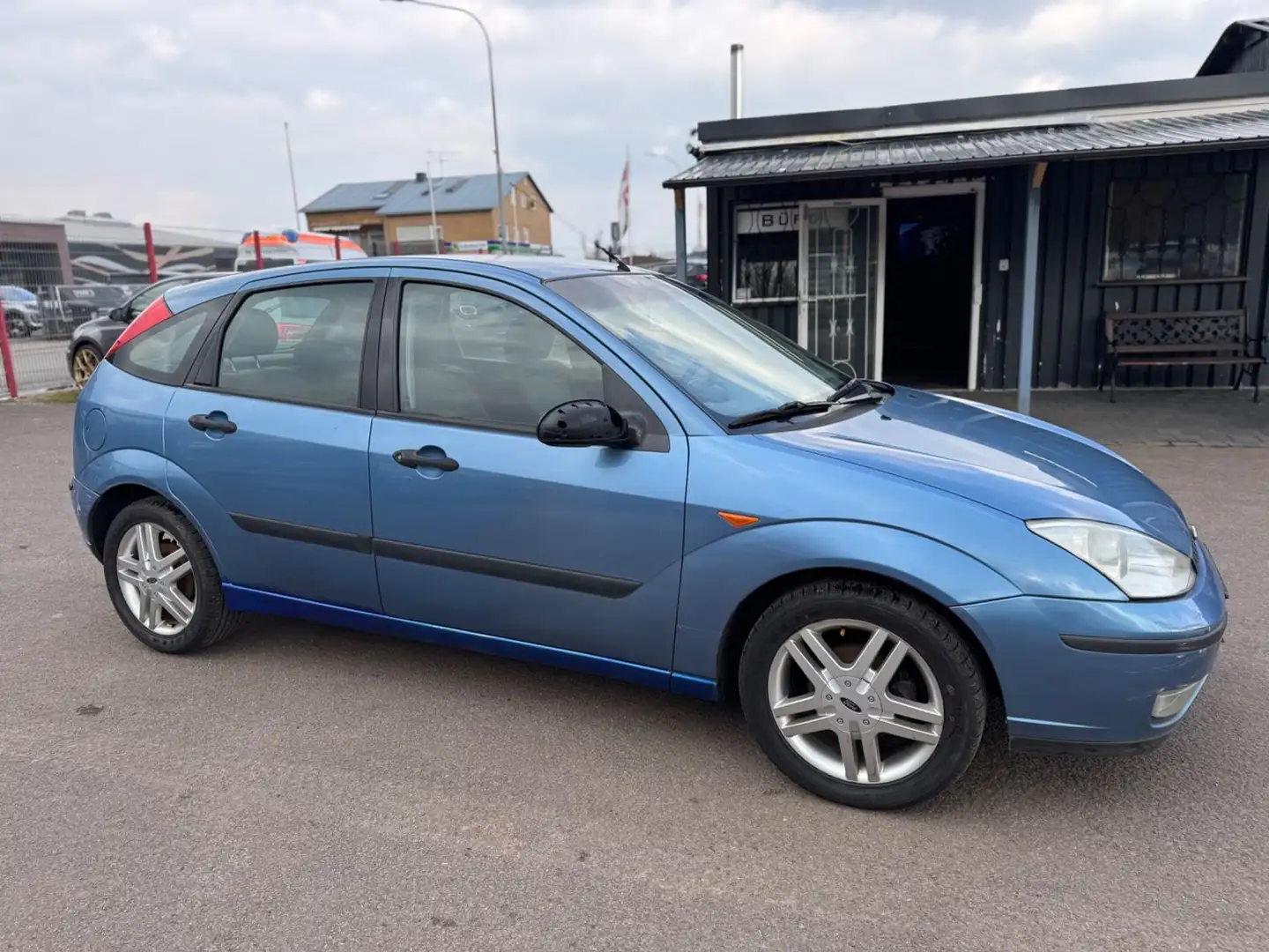 Ford Focus 1.6i Lim. Albastru - 2