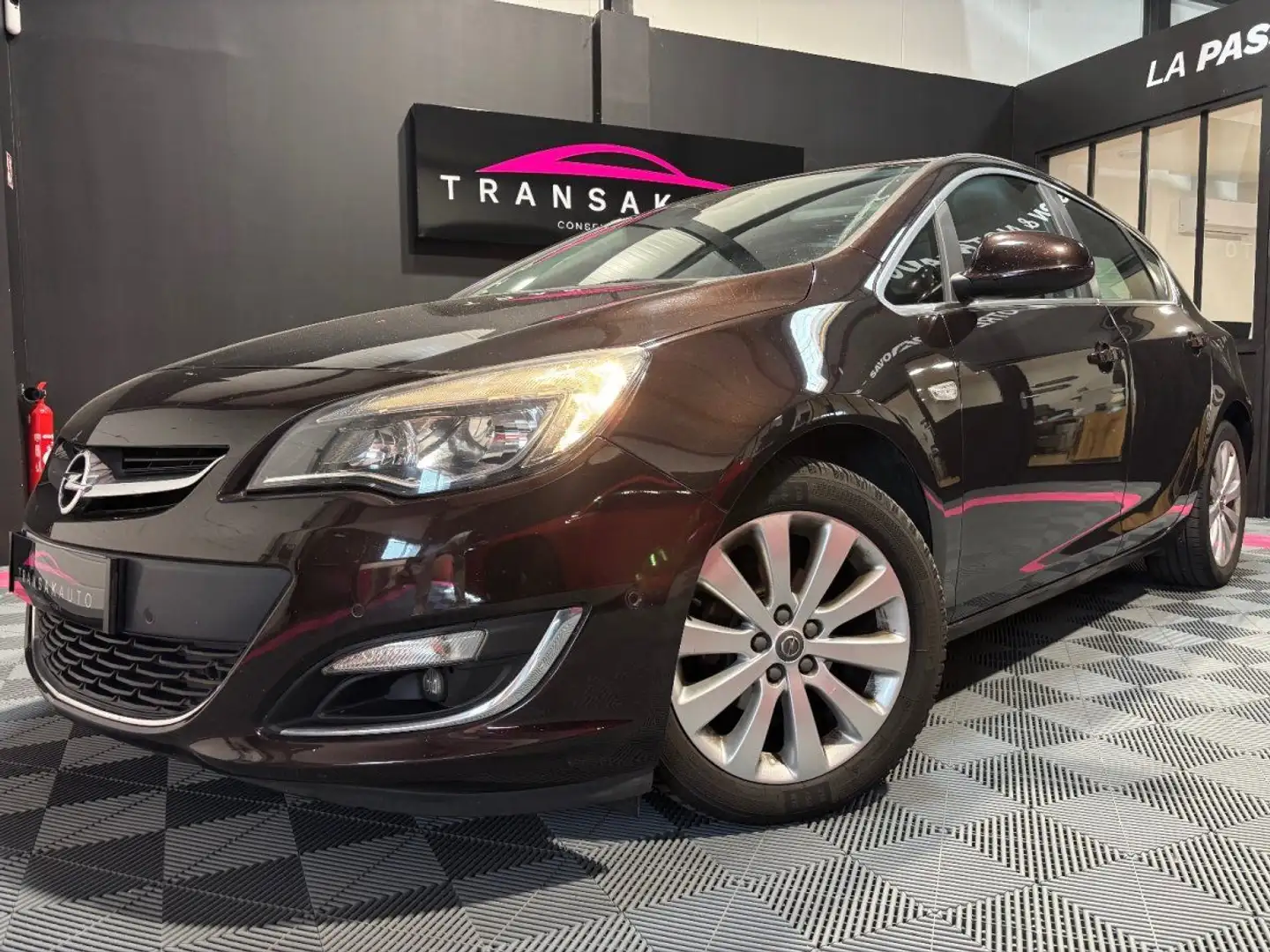Opel Astra 1.4 Turbo 120 ch Start/Stop Cosmo - 1