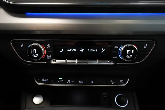 Audi Q5 view 16