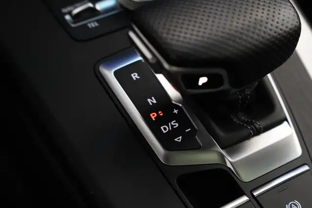Audi Q5 view 14