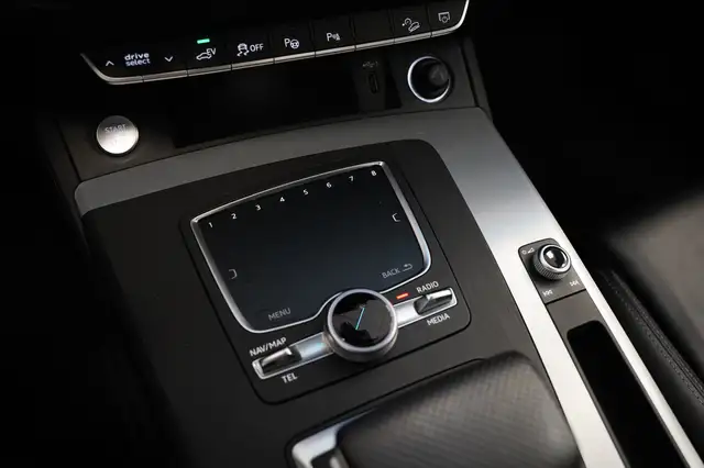 Audi Q5 view 15