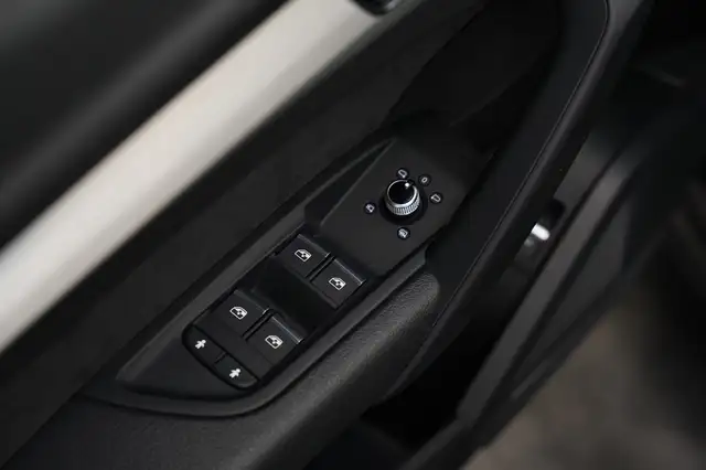 Audi Q5 view 12
