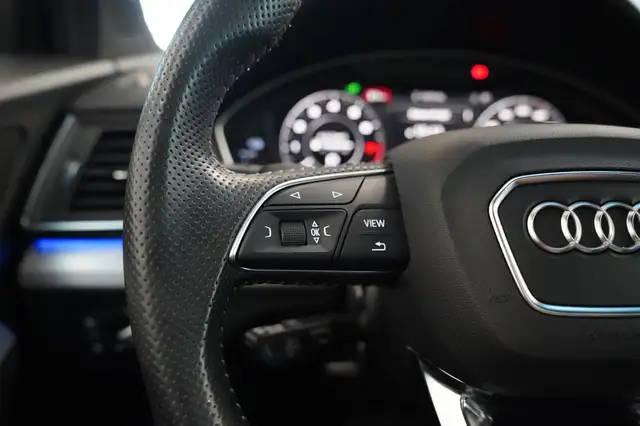 Audi Q5 view 9