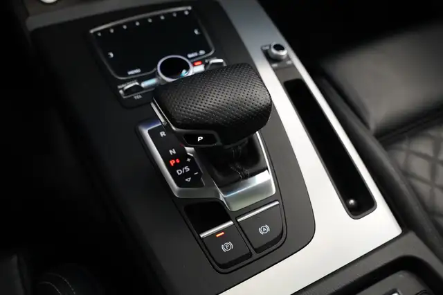 Audi Q5 view 13