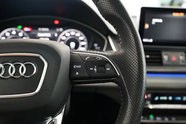 Audi Q5 view 10