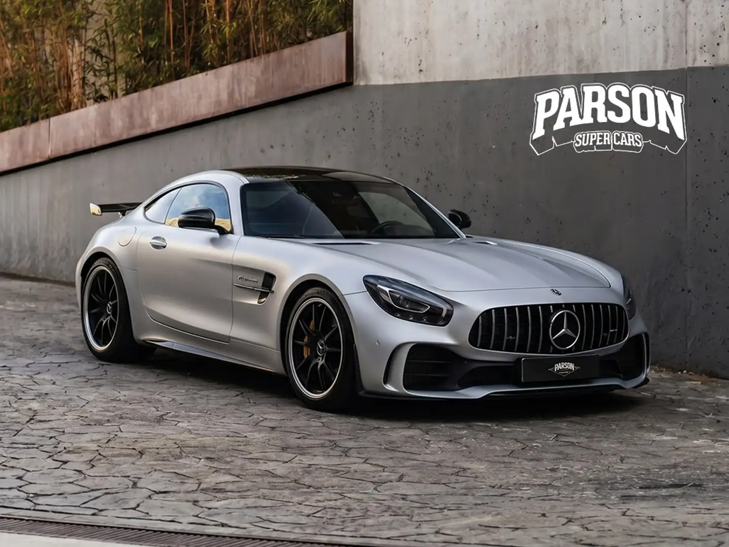 Mercedes-Benz AMG GT Coupé R Plateado - 1