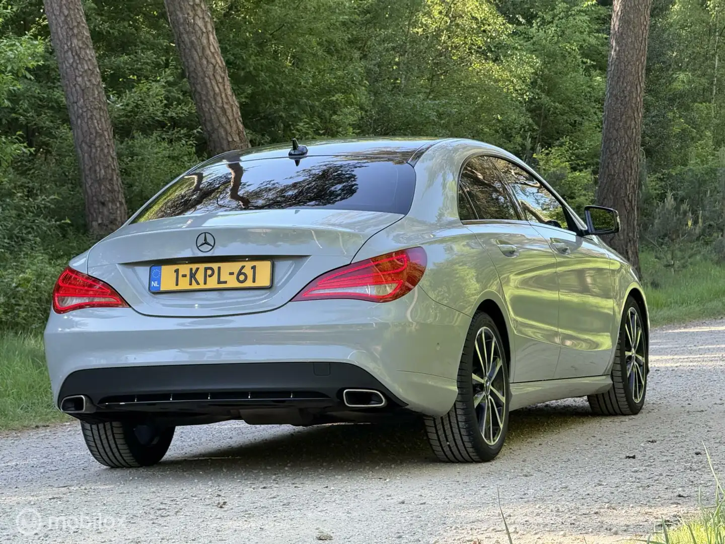 Mercedes-Benz CLA 200 Ambition Automaat / Leder / Led Gri - 2