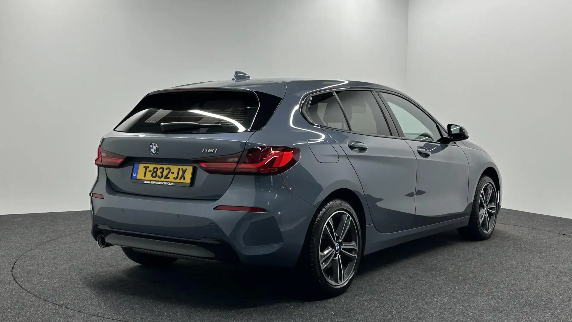 BMW 118 1-serie 118i Introduction Edition CARPLAY CRUISE L Grau - 2