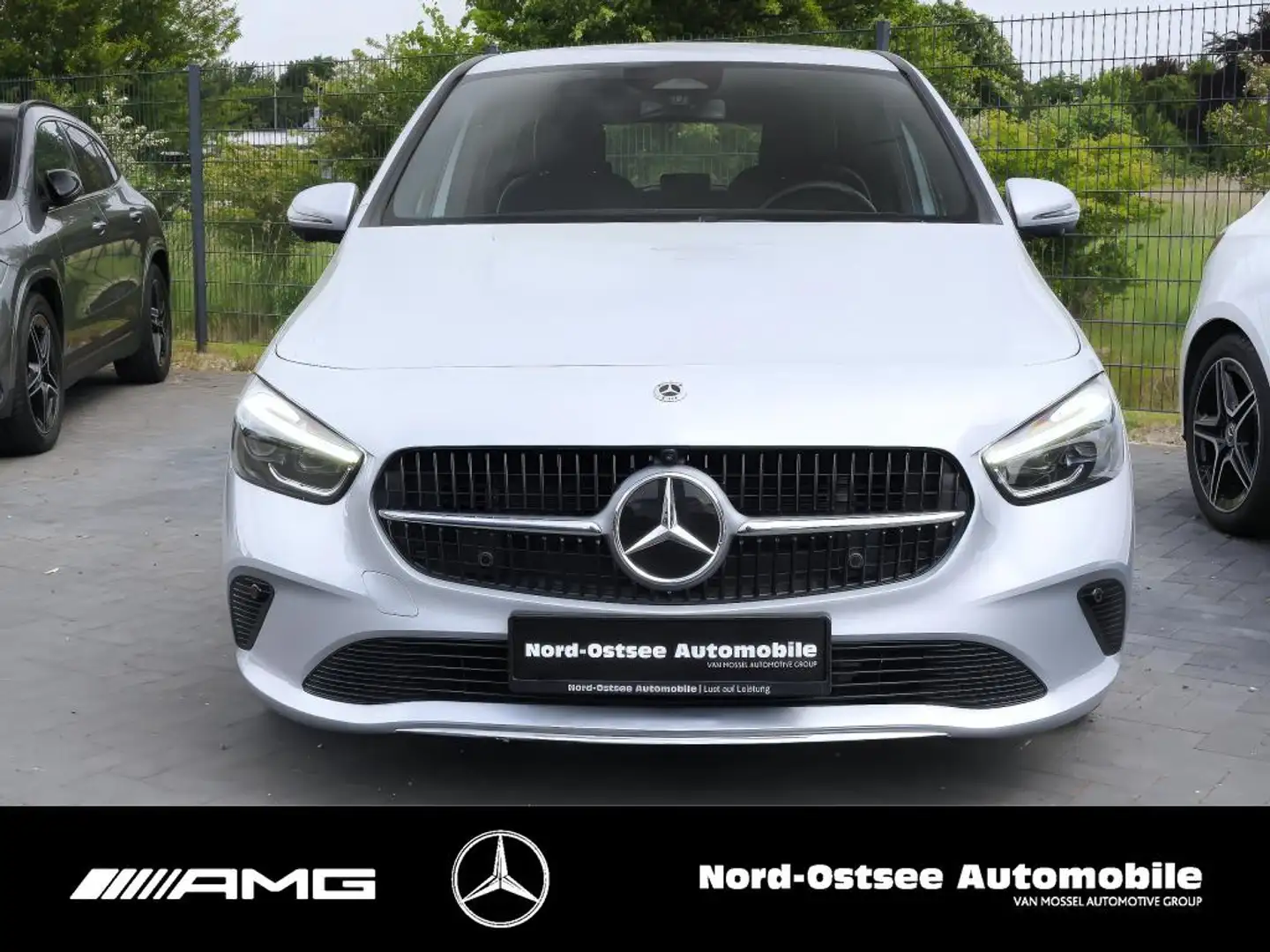 Mercedes-Benz B 200 d PROGRESSIVE TEMPO AHK 360° SHZ KEYLESS Silber - 2
