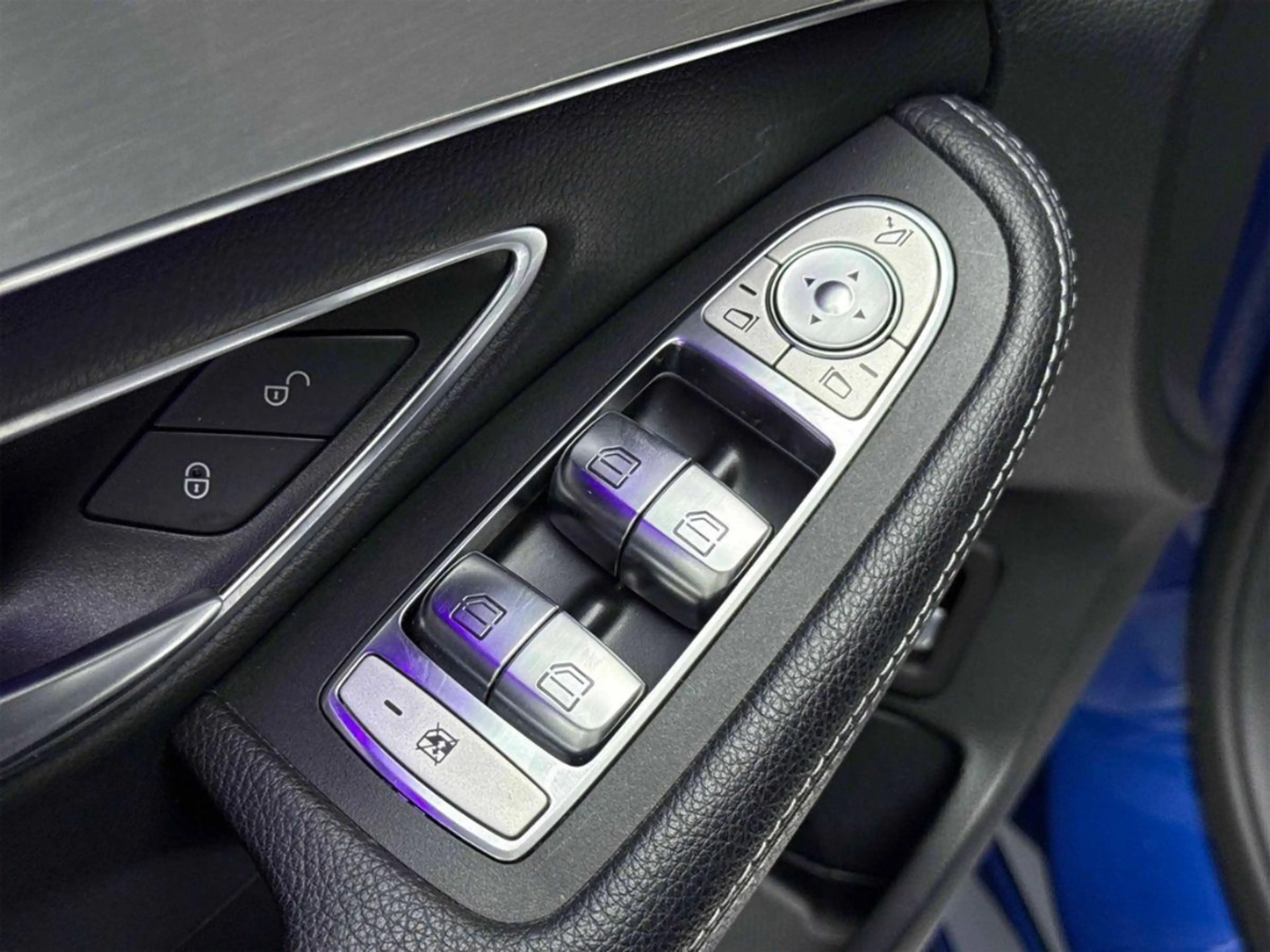 Mercedes-Benz C 300 d 4Matic AMG Pano Ambiente MultiBeam MULTIBEAM — photo 14