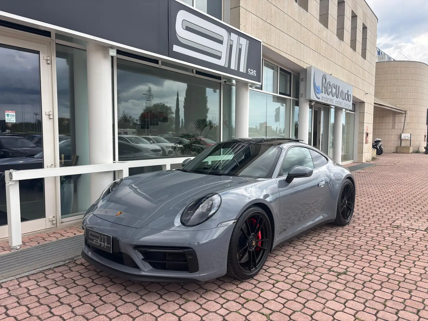 Porsche 911 911 Carrera 992 2 GTS Grau - 1