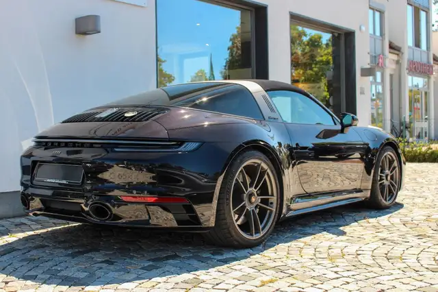 Porsche 911 view 5