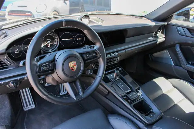 Porsche 911 view 15