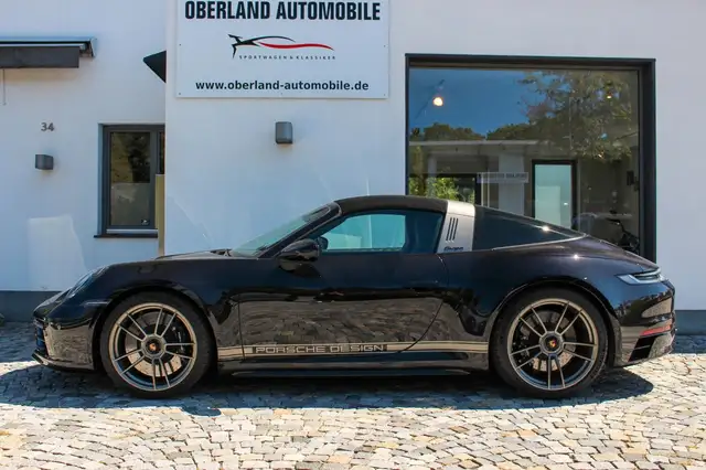 Porsche 911 view 8