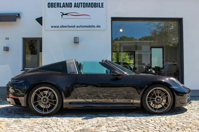 Porsche 911 view 4