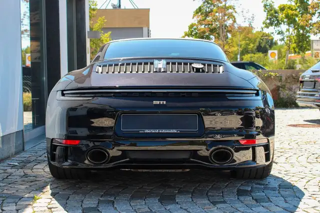 Porsche 911 view 6