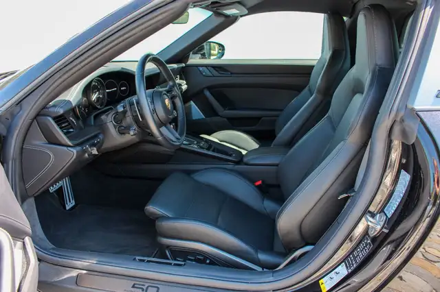 Porsche 911 view 10