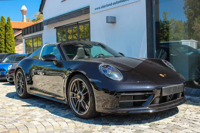 Porsche 911 view 3