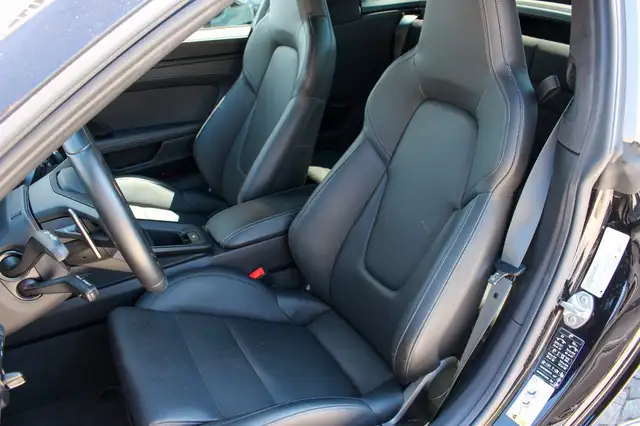Porsche 911 view 11