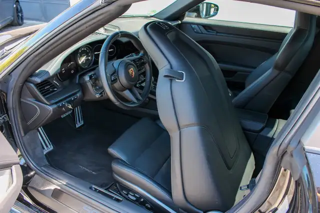 Porsche 911 view 12