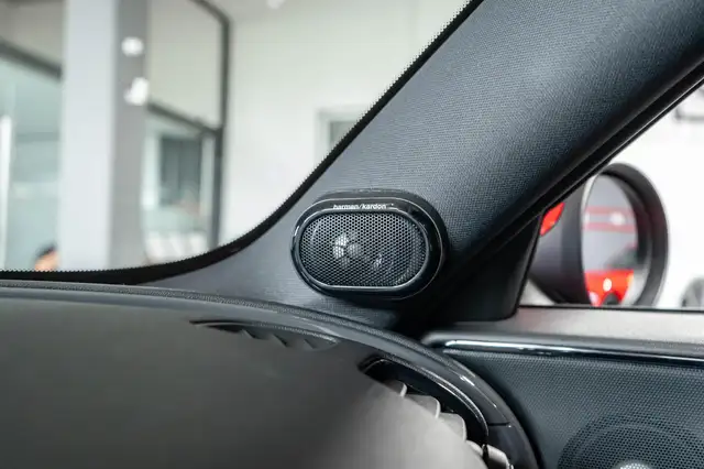 Mini Hatch view 15