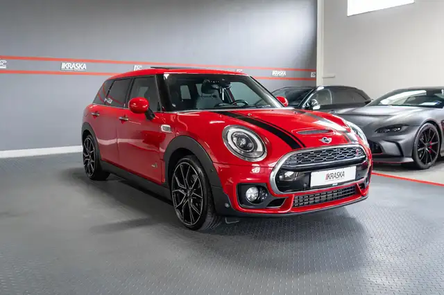 Mini Hatch view 6