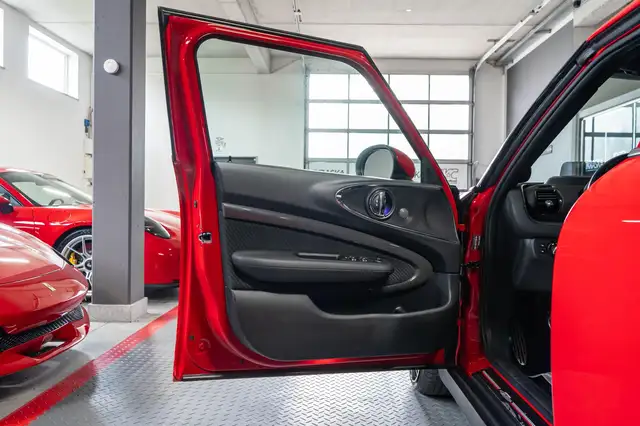 Mini Hatch view 14