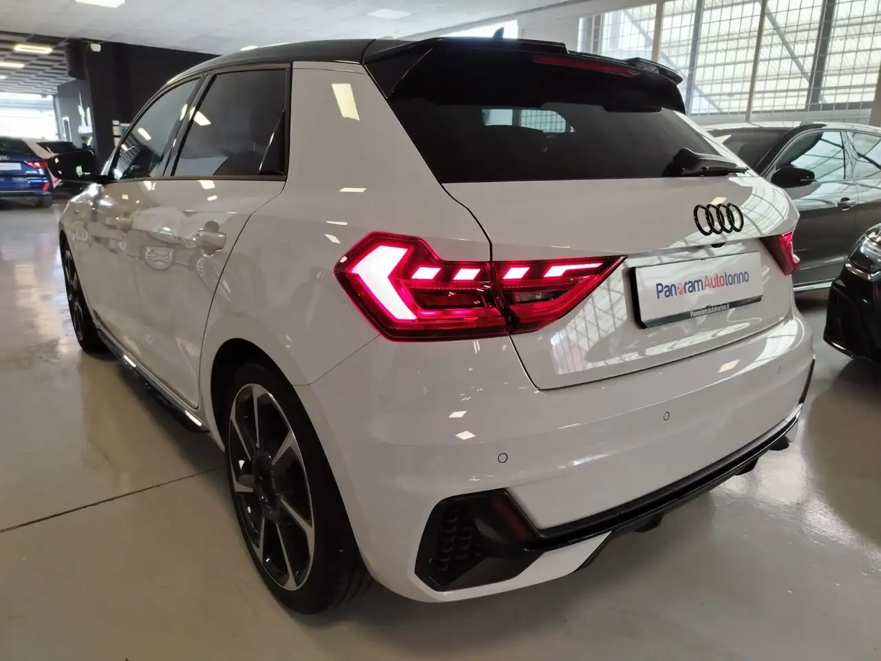 Audi A1 SPB 30 TFSI S tronic Identity Black, миниатюра 4
