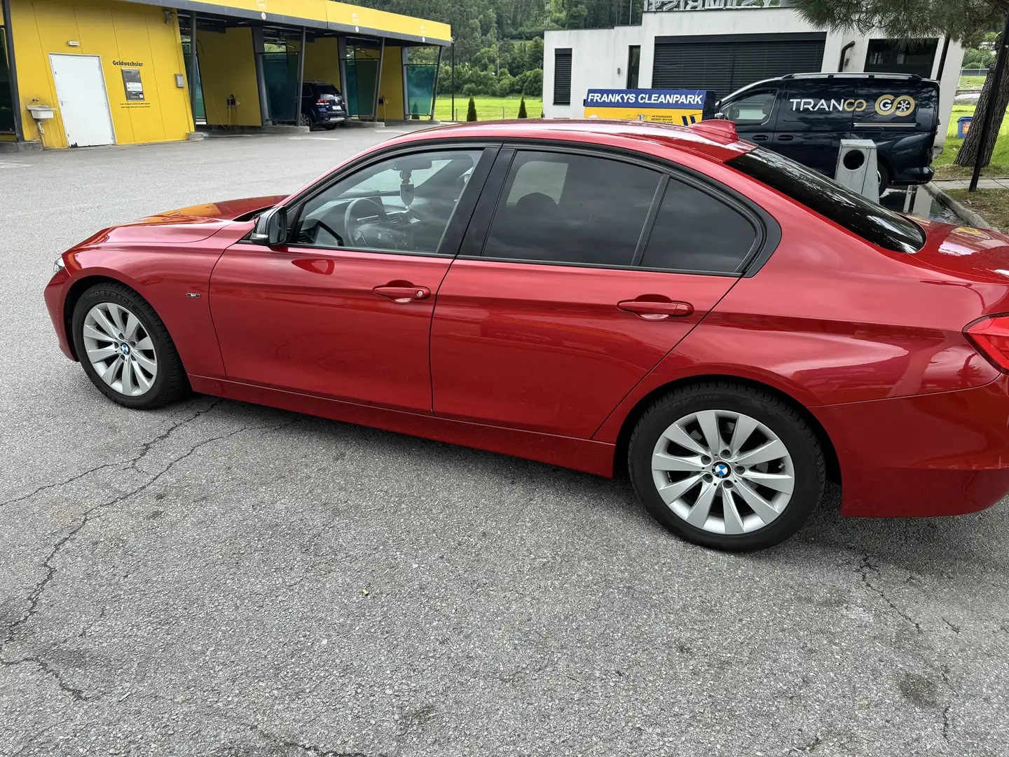 BMW 320 320d Sport Paket Červená - 2