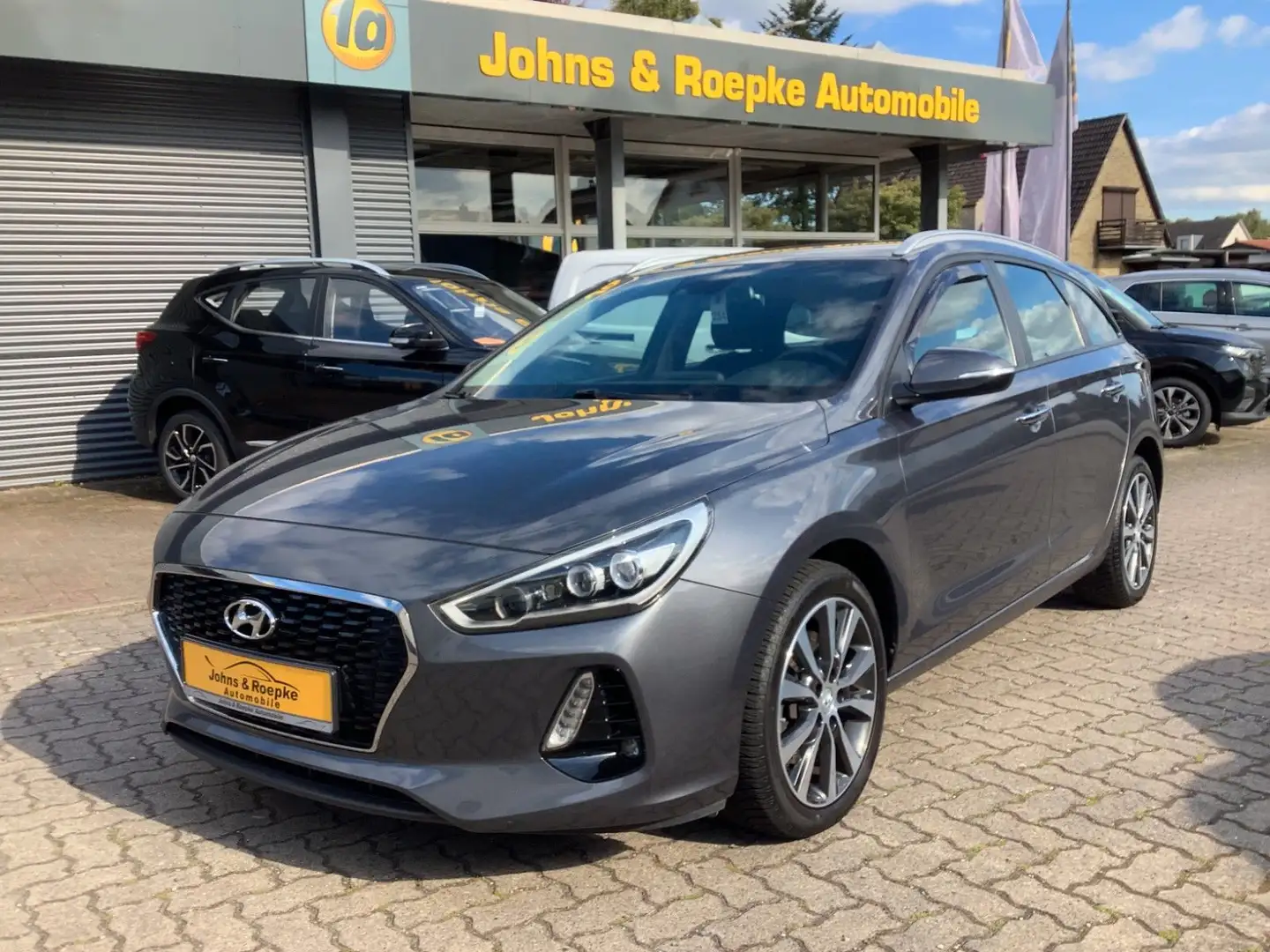 Hyundai i30 cw Trend 1,4 Automatik / NAVI / KAMERA Grau - 1