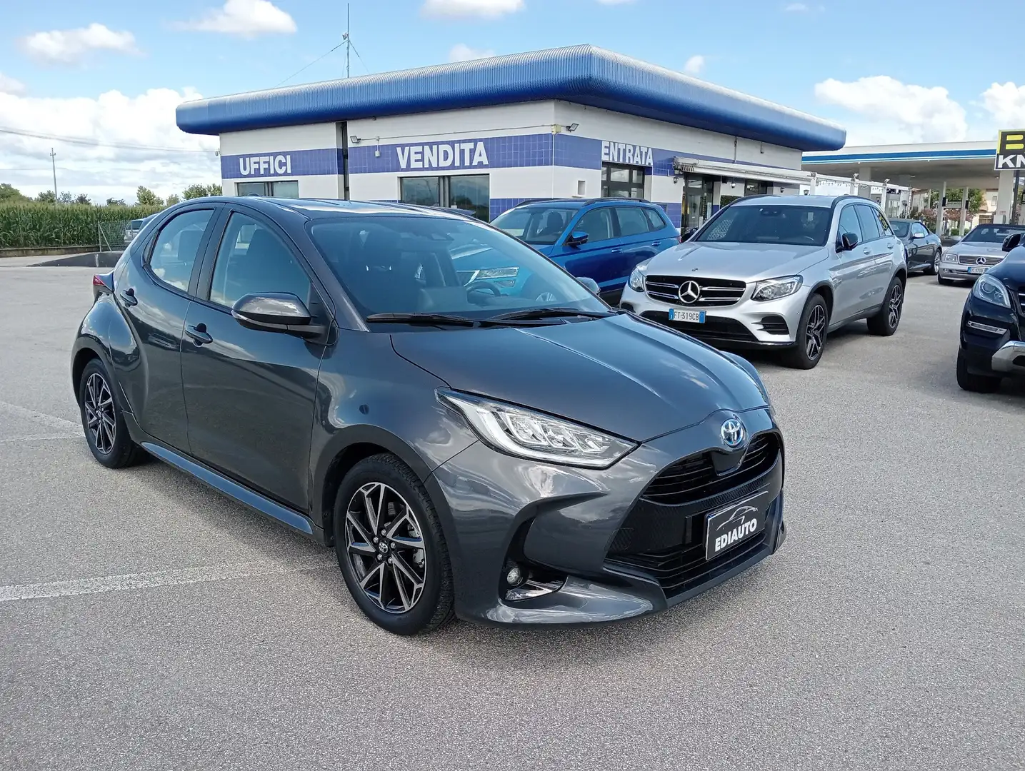 Toyota Yaris Yaris 1.5h Trend NEOPATENTATI Grau - 1
