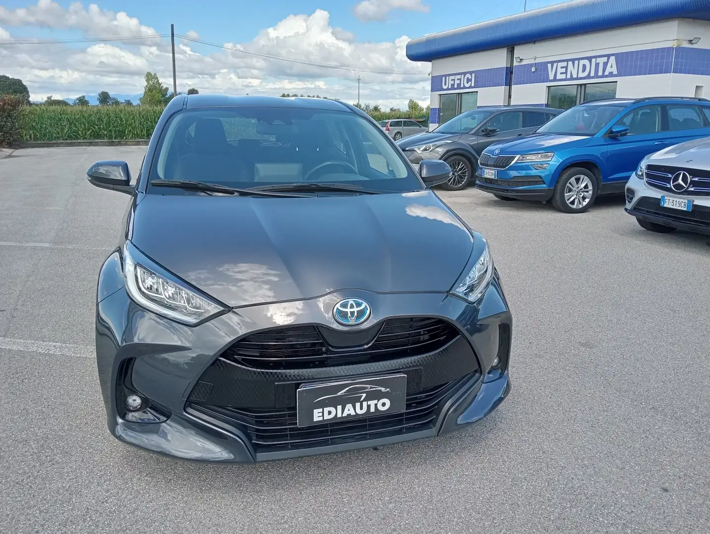 Toyota Yaris Yaris 1.5h Trend NEOPATENTATI Grau - 2